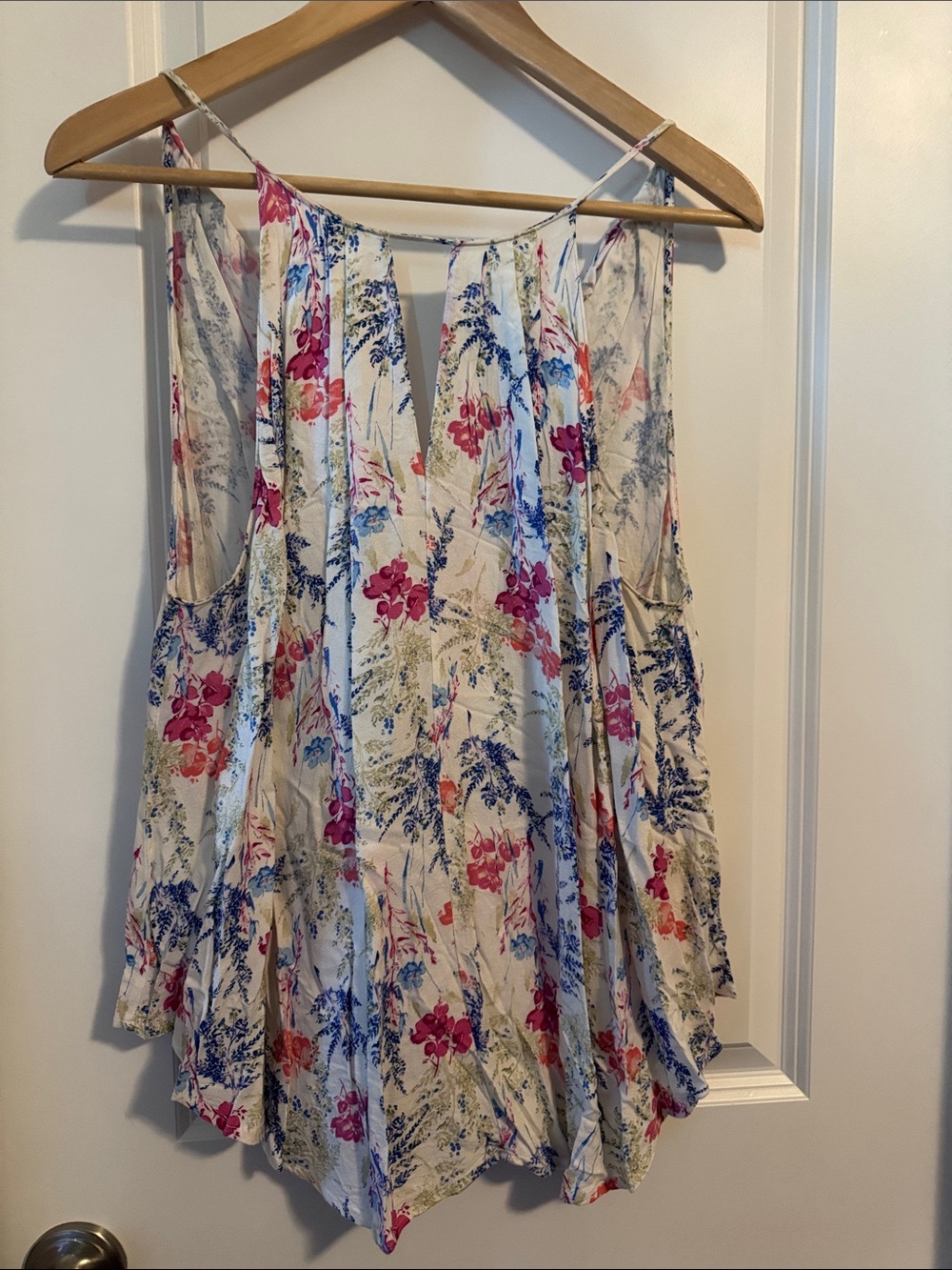 Lush Floral Spaghetti Strap Tank Top in White, Pink, Blue